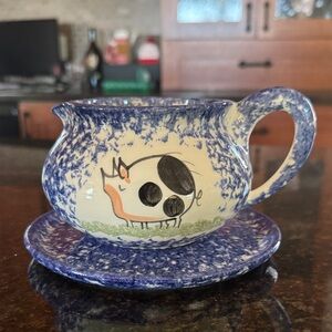 Molly Dallas Blue and Cream Pig Design Ceramic gravy Set